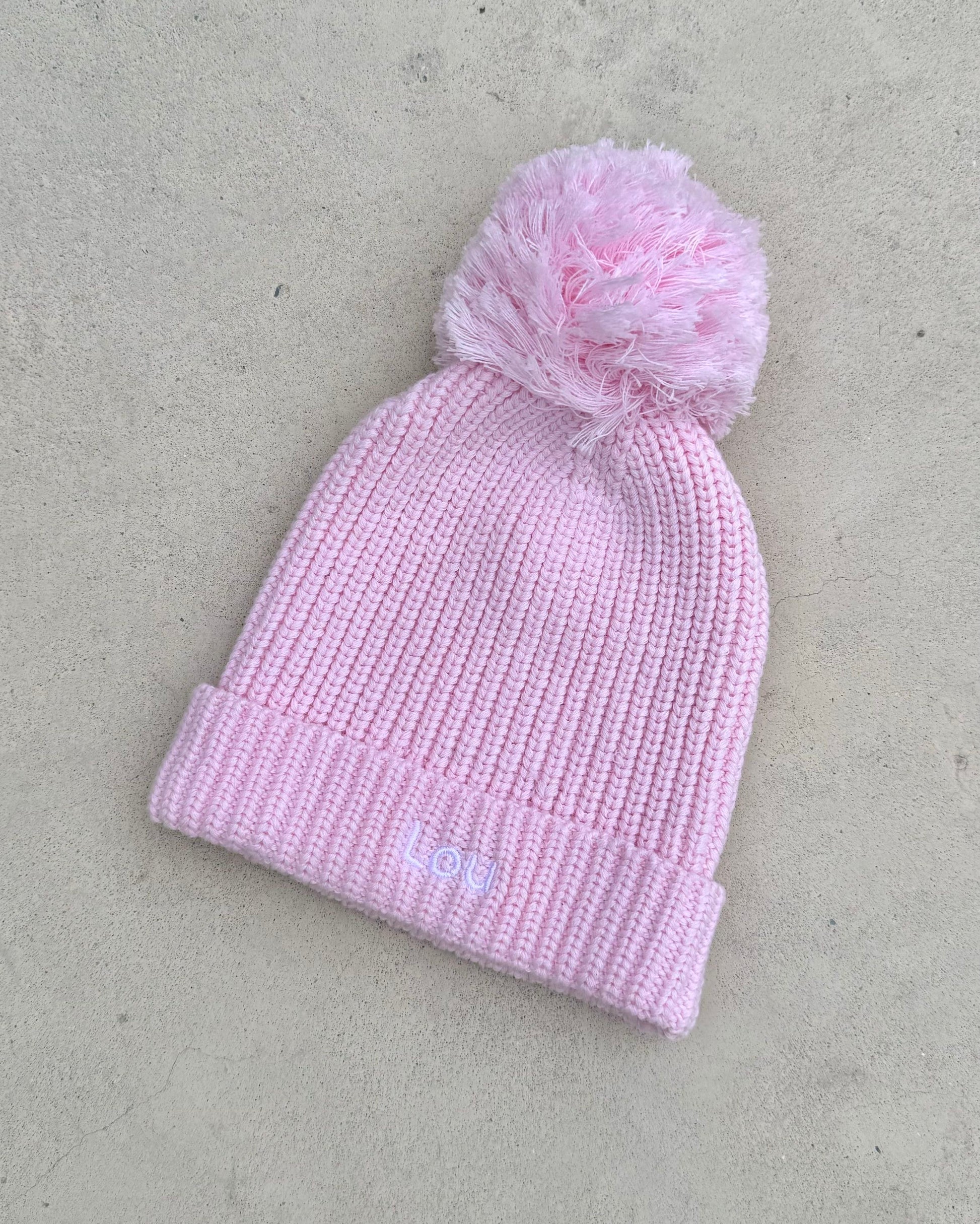 roze gebreide baby muts met pompon van katoen - zacht en comfortabel